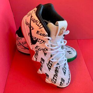 Sz 7Y Kyrie 4 BHM Multi-Color Sneakers